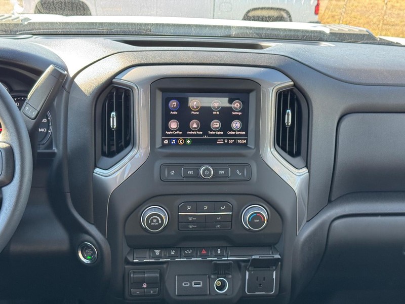 Chevrolet Silverado 3500HD Vehicle Full-screen Gallery Image 8