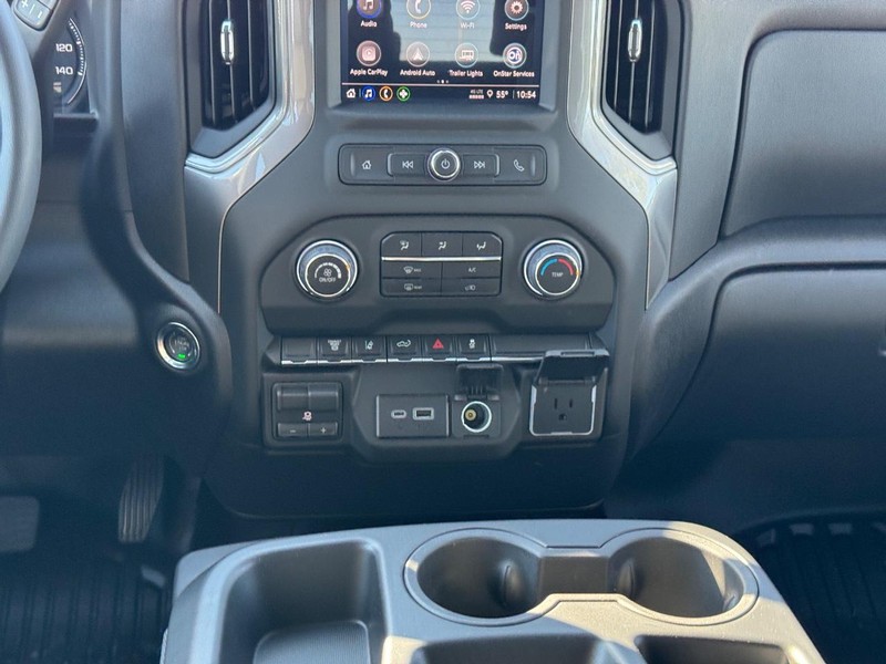 Chevrolet Silverado 3500HD Vehicle Full-screen Gallery Image 9