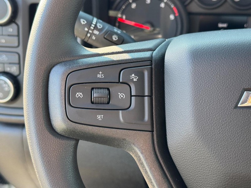 Chevrolet Silverado 3500HD Vehicle Full-screen Gallery Image 13