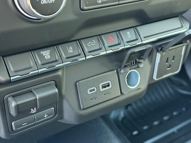 Chevrolet Silverado 3500HD Vehicle Full-screen Gallery Image 14