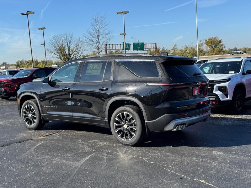 Chevrolet Traverse Vehicle Full-screen Gallery Image 3