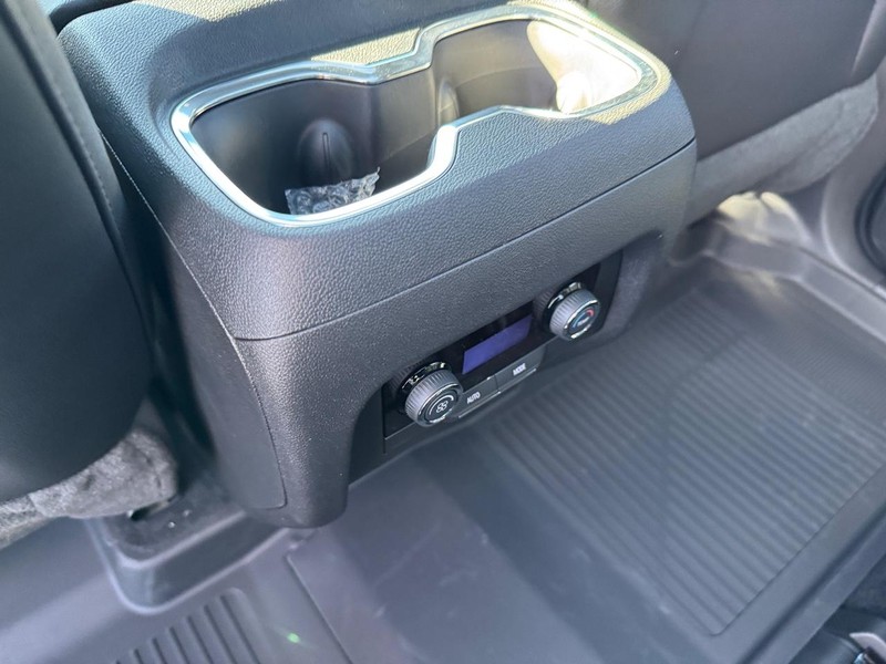 Chevrolet Traverse Vehicle Full-screen Gallery Image 8