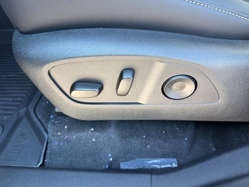 Chevrolet Traverse Vehicle Full-screen Gallery Image 14