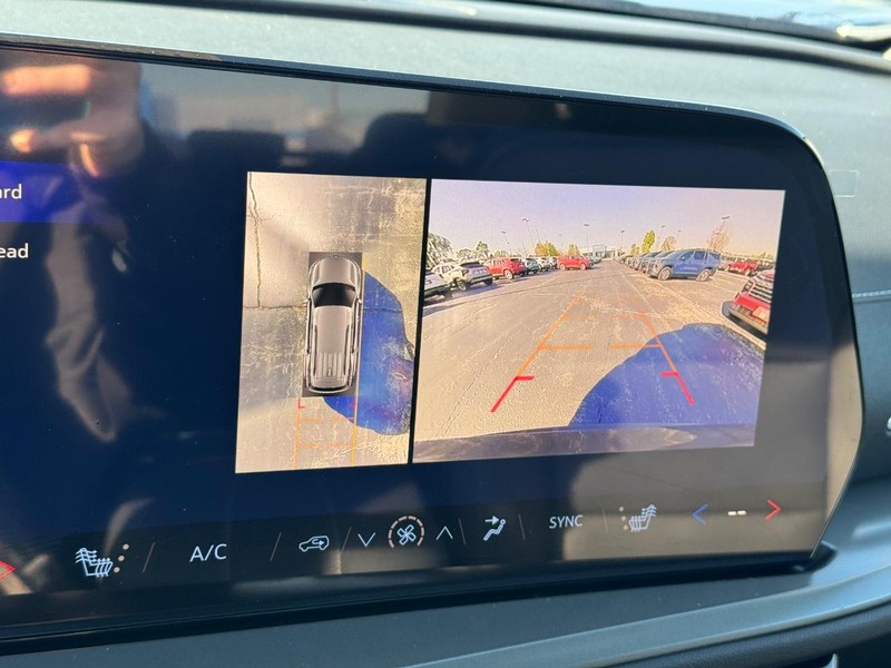 Chevrolet Traverse Vehicle Full-screen Gallery Image 19