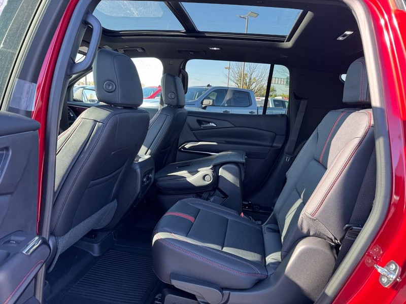 Chevrolet Traverse Vehicle Full-screen Gallery Image 6