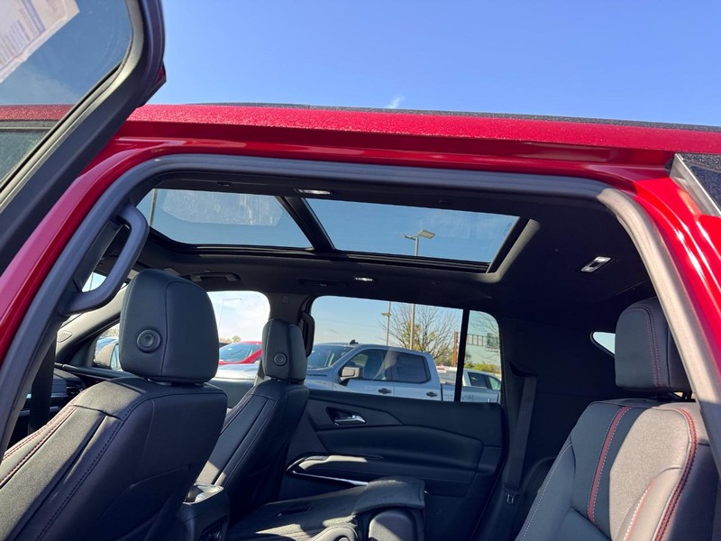 Chevrolet Traverse Vehicle Full-screen Gallery Image 7