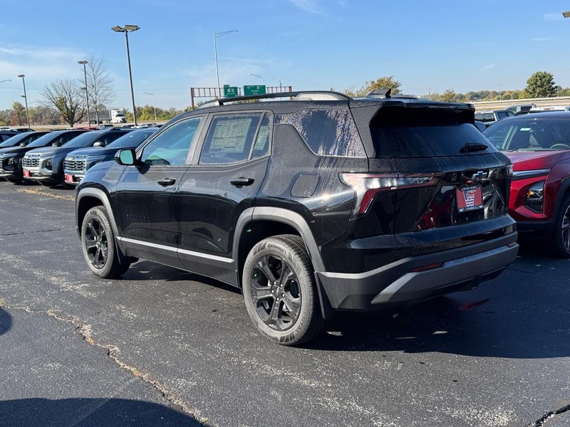 Chevrolet Equinox Vehicle Full-screen Gallery Image 3
