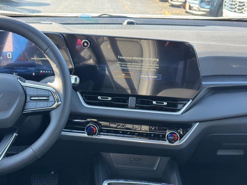 Chevrolet Equinox Vehicle Full-screen Gallery Image 8