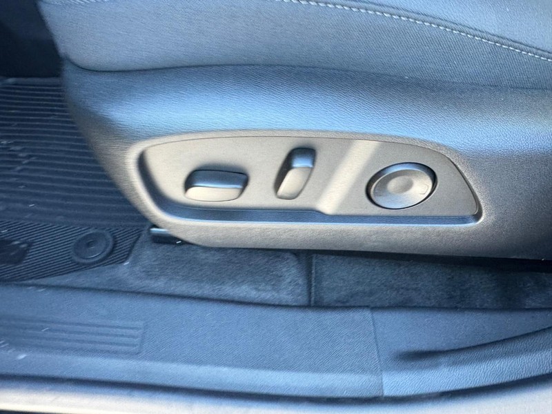 Chevrolet Equinox Vehicle Full-screen Gallery Image 10