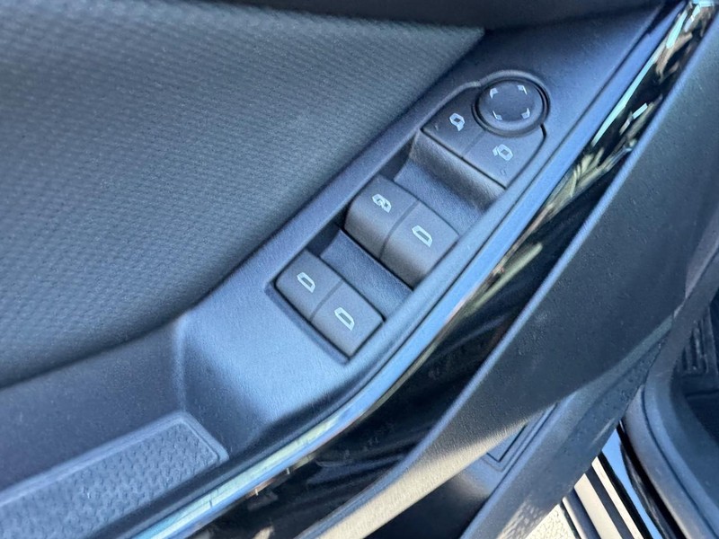 Chevrolet Equinox Vehicle Full-screen Gallery Image 11