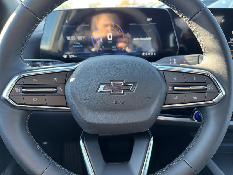 Chevrolet Equinox Vehicle Full-screen Gallery Image 12