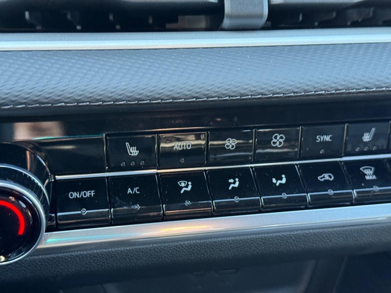 Chevrolet Equinox Vehicle Full-screen Gallery Image 15