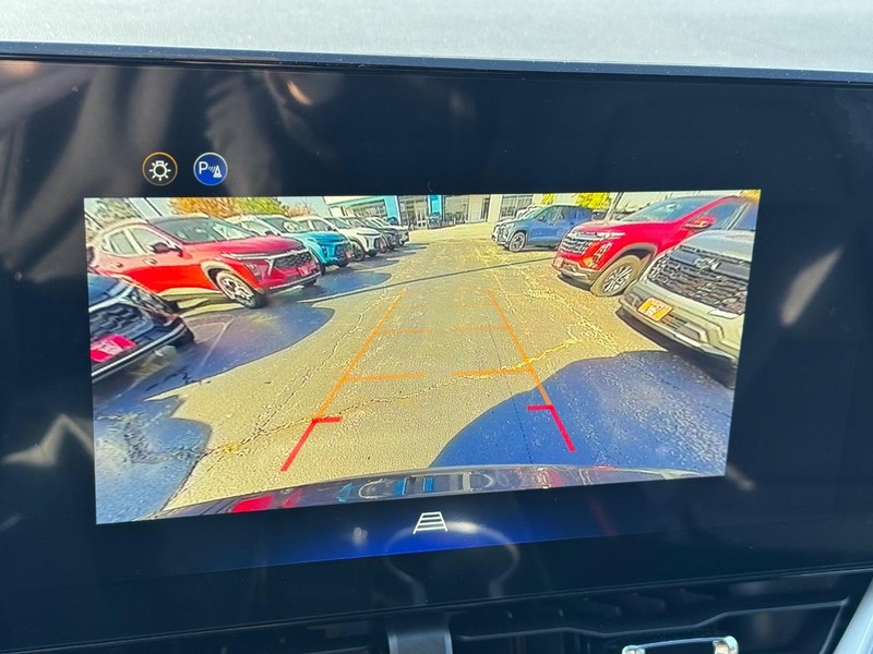 Chevrolet Equinox Vehicle Full-screen Gallery Image 16