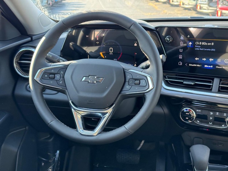 Chevrolet Trax Vehicle Full-screen Gallery Image 8