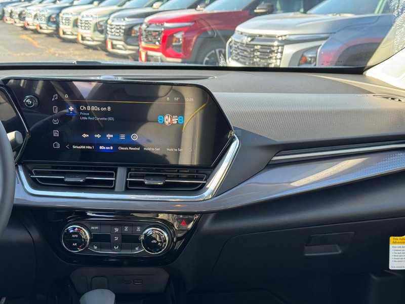 Chevrolet Trax Vehicle Full-screen Gallery Image 9