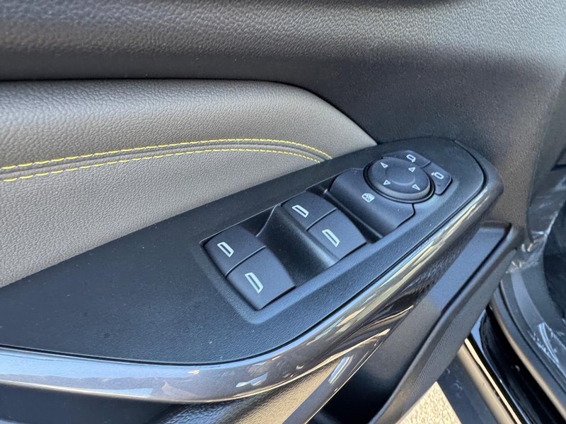 Chevrolet Trax Vehicle Full-screen Gallery Image 12