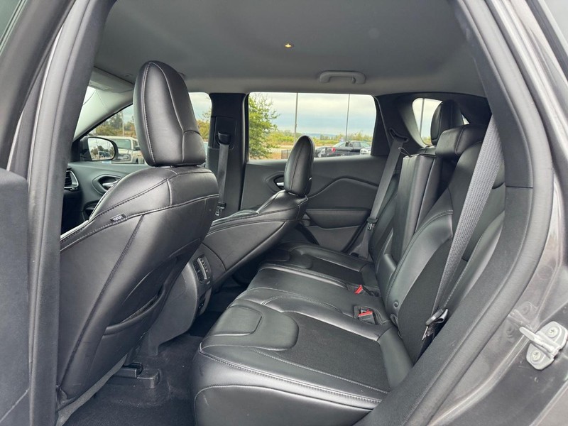 Jeep Cherokee Vehicle Full-screen Gallery Image 10