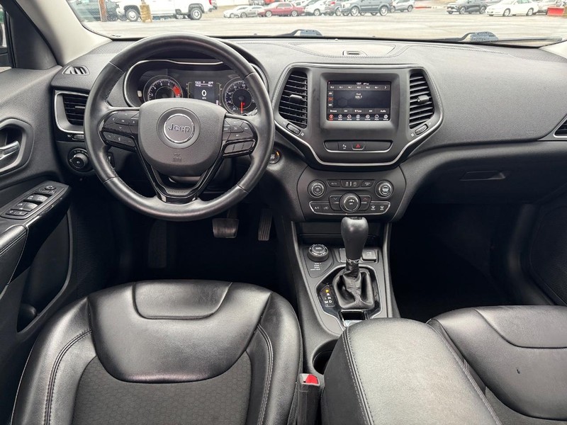 Jeep Cherokee Vehicle Full-screen Gallery Image 11