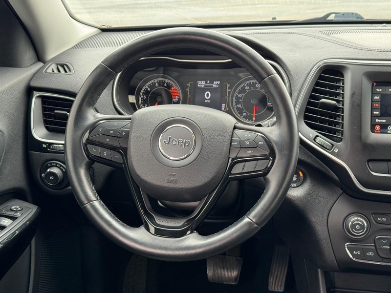 Jeep Cherokee Vehicle Full-screen Gallery Image 12