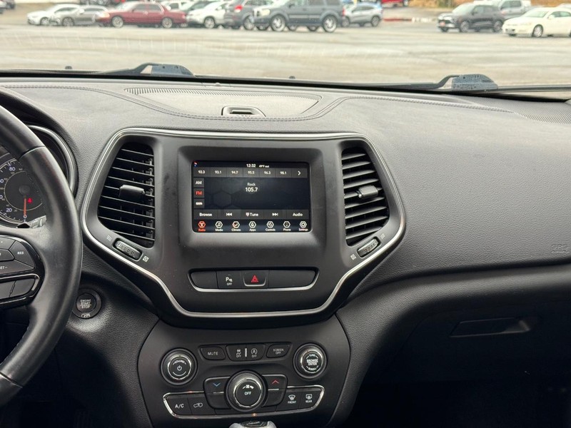 Jeep Cherokee Vehicle Full-screen Gallery Image 14