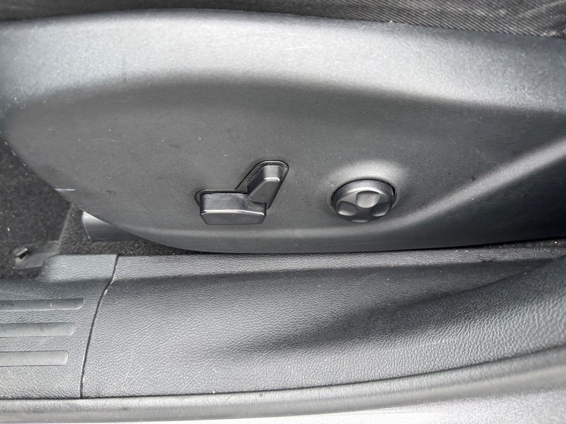 Jeep Cherokee Vehicle Full-screen Gallery Image 15