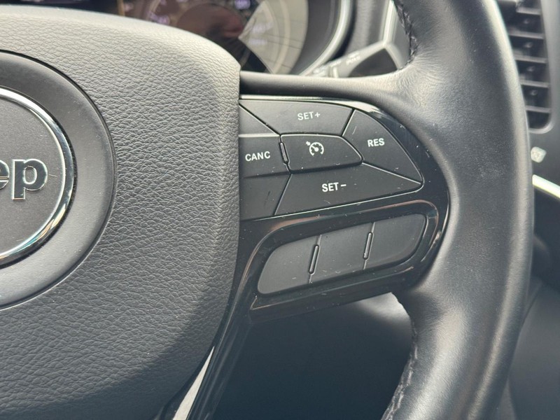 Jeep Cherokee Vehicle Full-screen Gallery Image 18