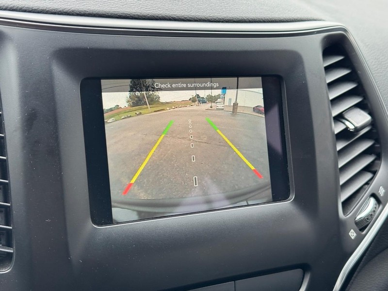 Jeep Cherokee Vehicle Full-screen Gallery Image 20