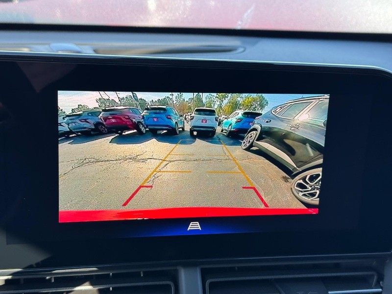 Chevrolet Trax Vehicle Full-screen Gallery Image 16