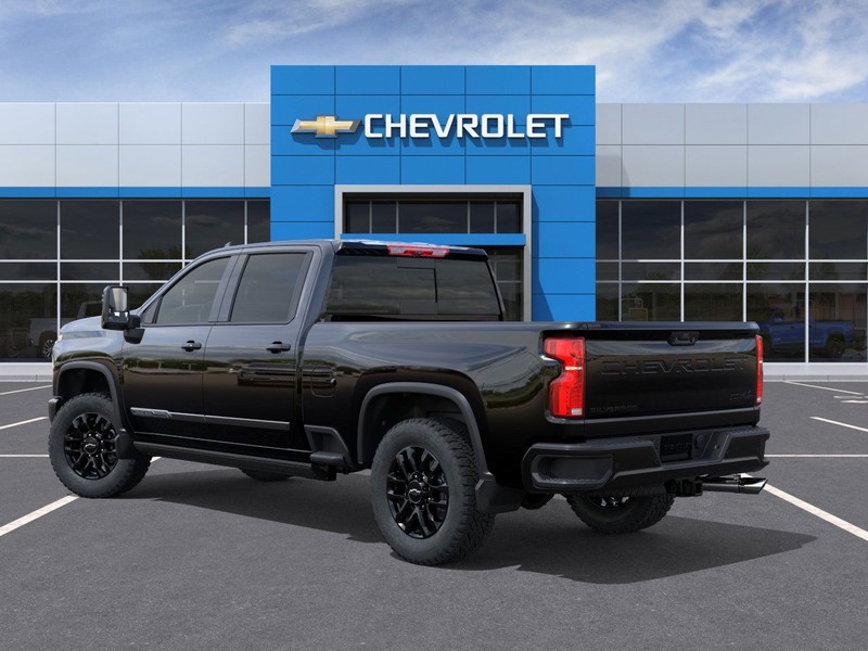 Chevrolet Silverado 2500HD Vehicle Full-screen Gallery Image 3