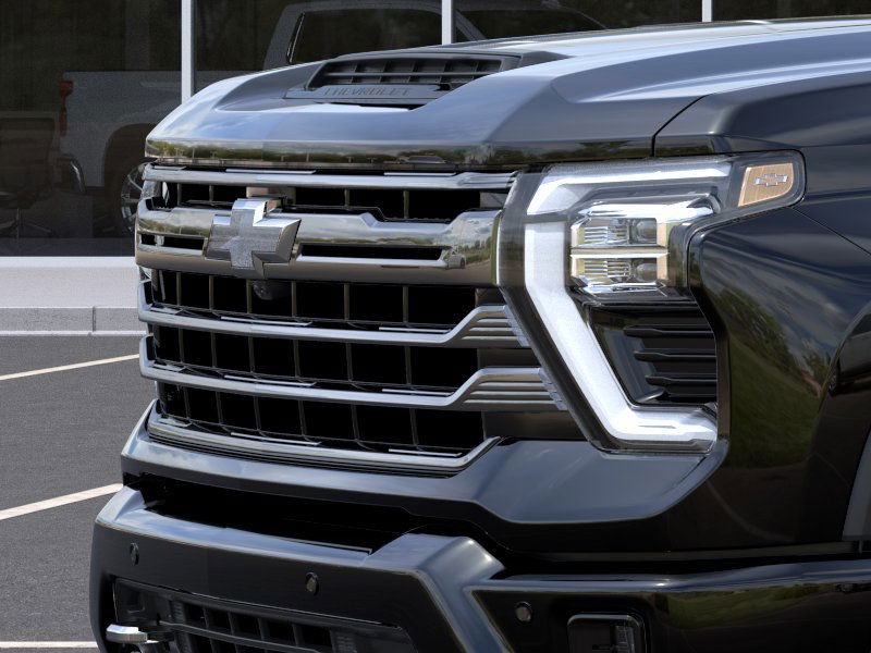 Chevrolet Silverado 2500HD Vehicle Full-screen Gallery Image 13