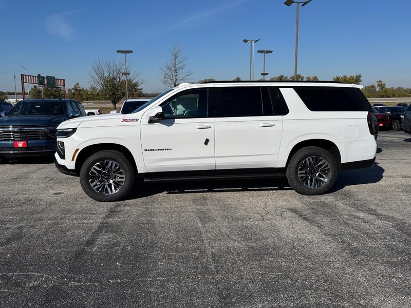 Chevrolet Suburban Vehicle Full-screen Gallery Image 2