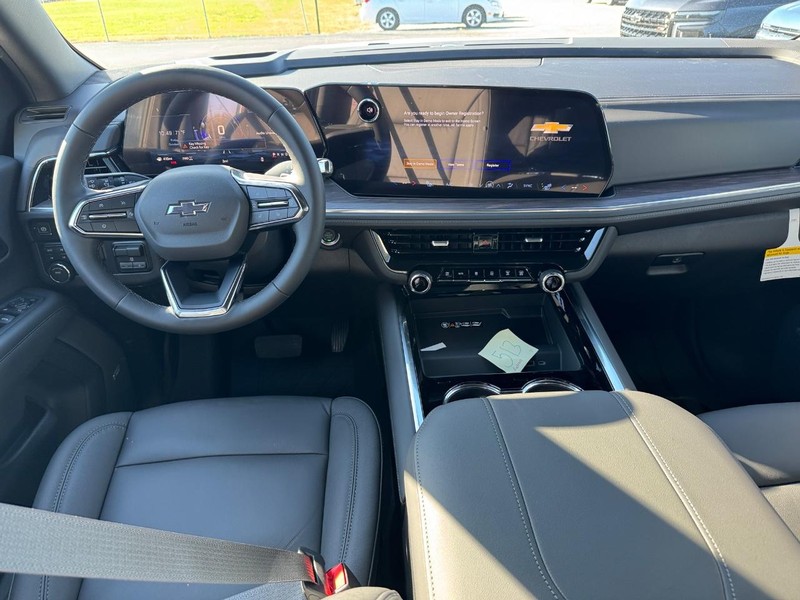 Chevrolet Suburban Vehicle Full-screen Gallery Image 8