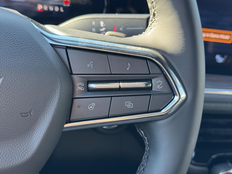 Chevrolet Suburban Vehicle Full-screen Gallery Image 17