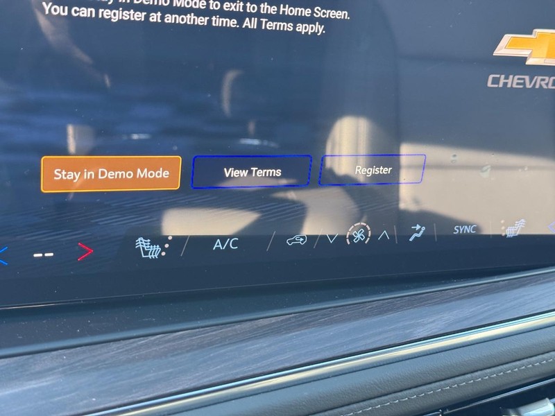 Chevrolet Suburban Vehicle Full-screen Gallery Image 18