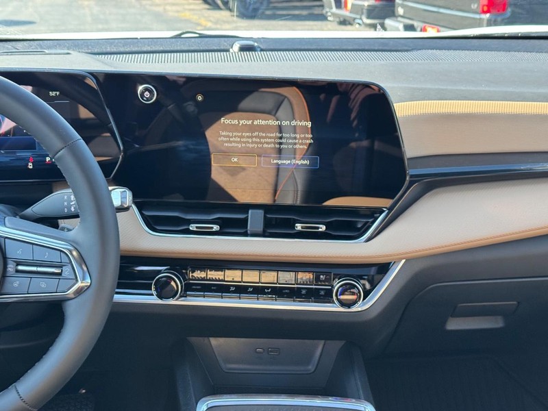 Chevrolet Equinox Vehicle Full-screen Gallery Image 8