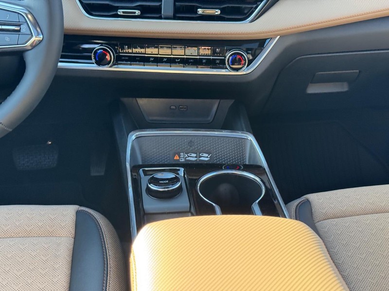 Chevrolet Equinox Vehicle Full-screen Gallery Image 10