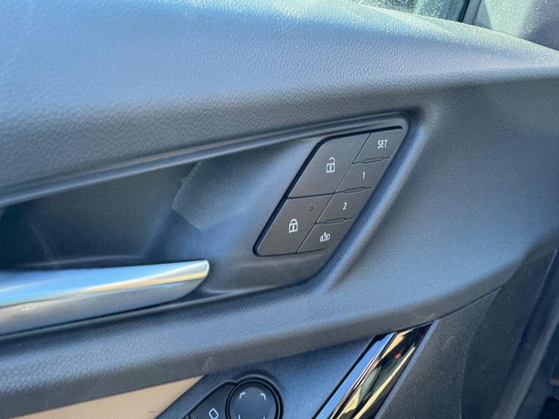 Chevrolet Equinox Vehicle Full-screen Gallery Image 13