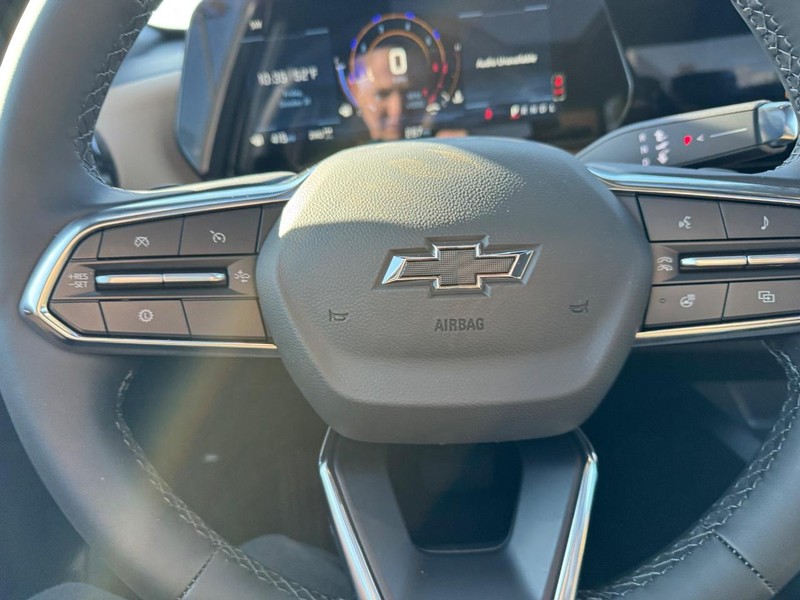 Chevrolet Equinox Vehicle Full-screen Gallery Image 14