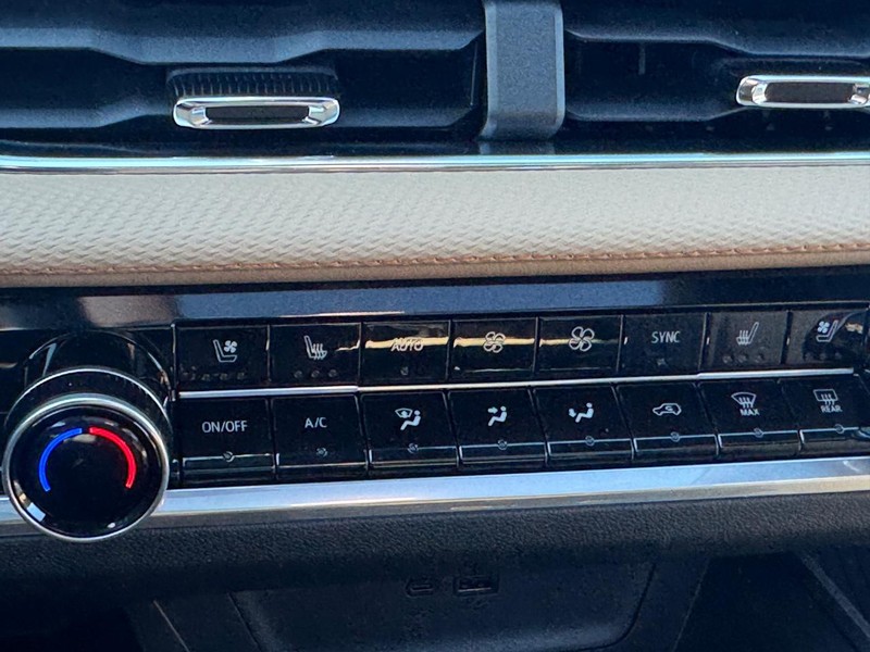 Chevrolet Equinox Vehicle Full-screen Gallery Image 17