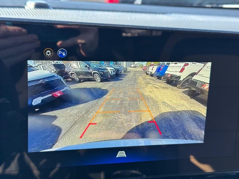 Chevrolet Equinox Vehicle Full-screen Gallery Image 18