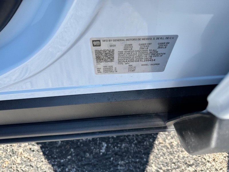 Chevrolet Equinox Vehicle Full-screen Gallery Image 19