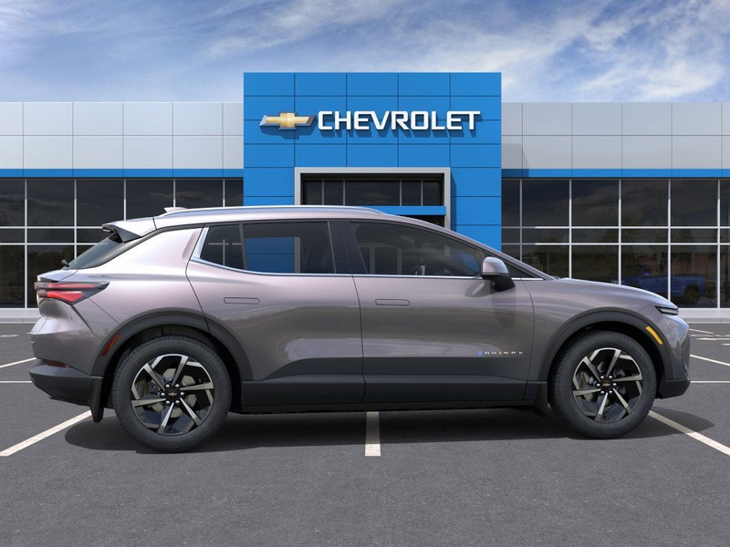 Chevrolet Equinox EV Vehicle Full-screen Gallery Image 5