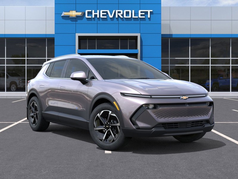 Chevrolet Equinox EV Vehicle Full-screen Gallery Image 7