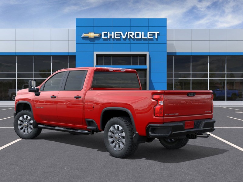 Chevrolet Silverado 2500HD Vehicle Full-screen Gallery Image 3