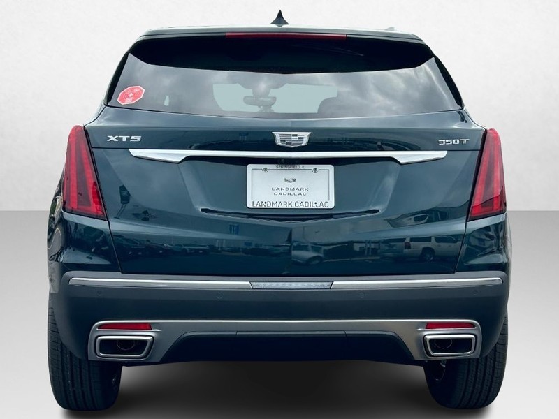 Cadillac XT5 Vehicle Full-screen Gallery Image 4