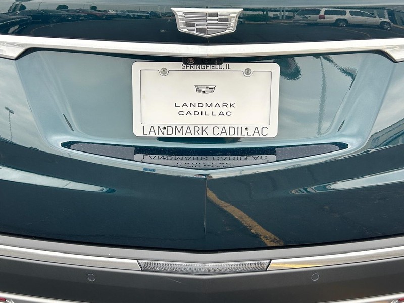 Cadillac XT5 Vehicle Full-screen Gallery Image 13