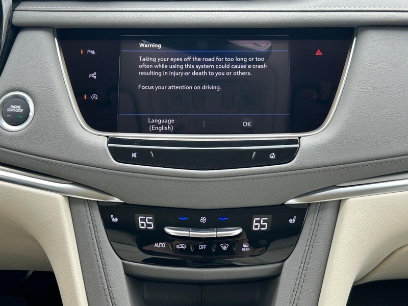 Cadillac XT5 Vehicle Full-screen Gallery Image 18
