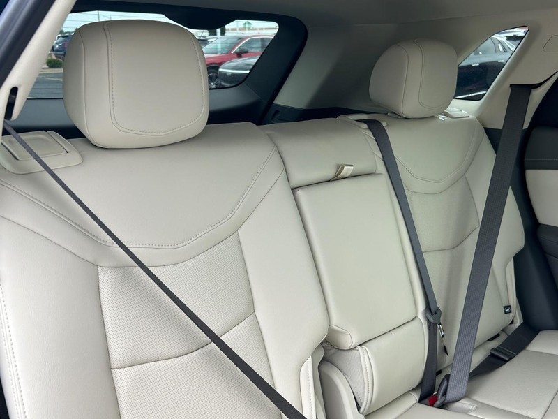 Cadillac XT5 Vehicle Full-screen Gallery Image 20