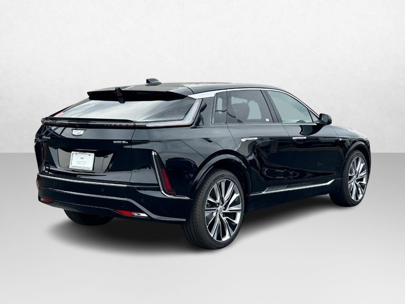 Cadillac LYRIQ Vehicle Full-screen Gallery Image 5