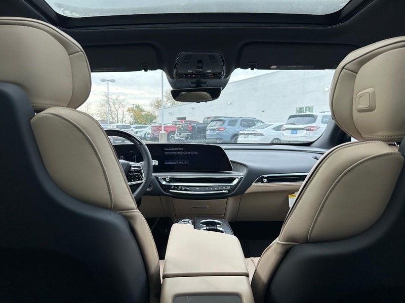 Cadillac LYRIQ Vehicle Full-screen Gallery Image 22